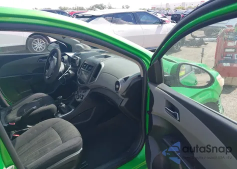 2015 Chevrolet Sonic Lt Manual из США, поврежденный, VIN 1G1JD5SB2F4135768